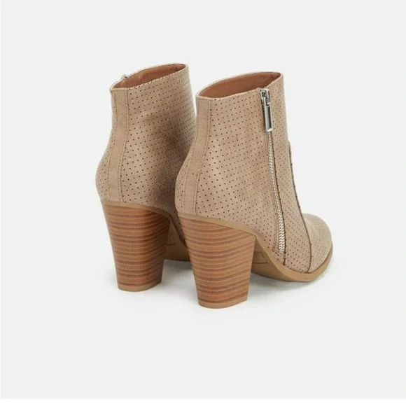 Naressa Boots - Picture 4 of 4